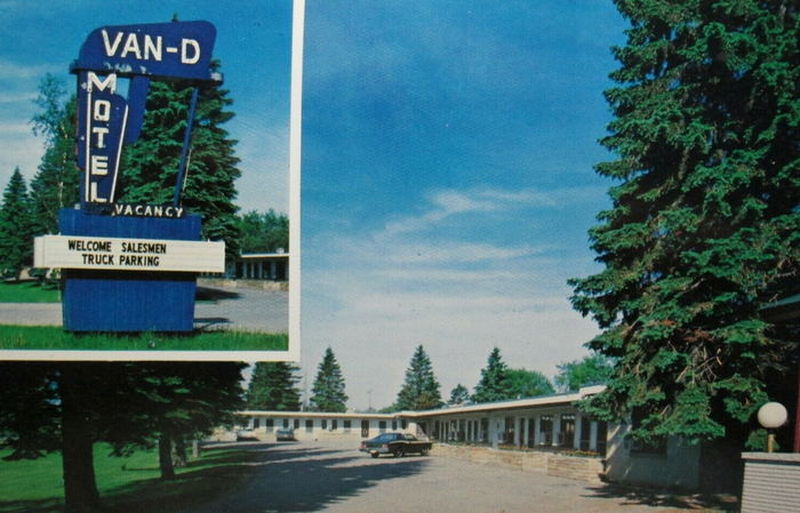 Big Bear Lodge (Burks Motel, Van-D Motel) - Old Postcard (newer photo)